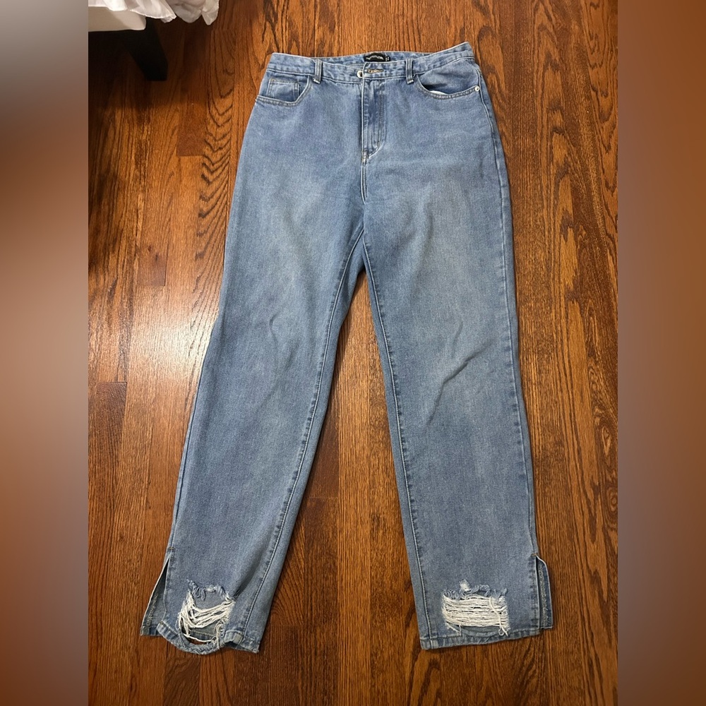 Light Wash Distressed Hem Straight Jeans with slit